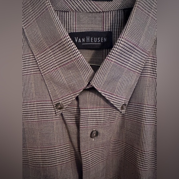 NWT VanHeusen Wrinkle free stain free shirt in size large - Picture 2 of 3